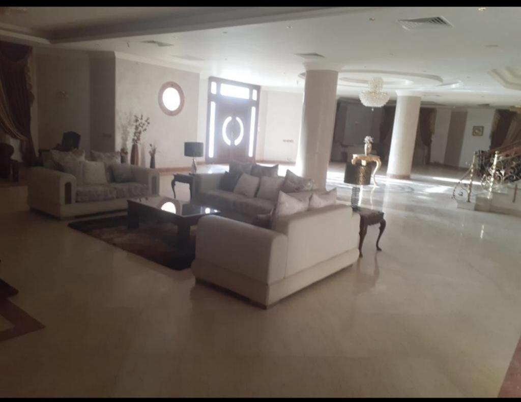 Super Luxurious With Large Landscape Areas * Kairo