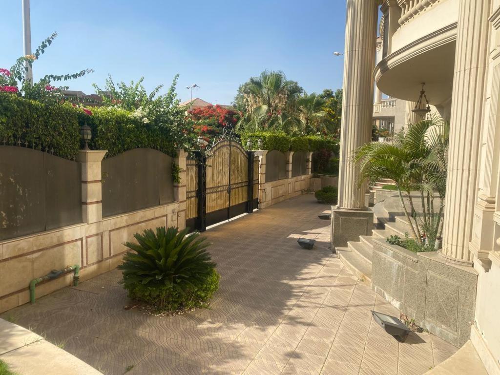 Super Luxurious With Large Landscape Areas Villa Kairo