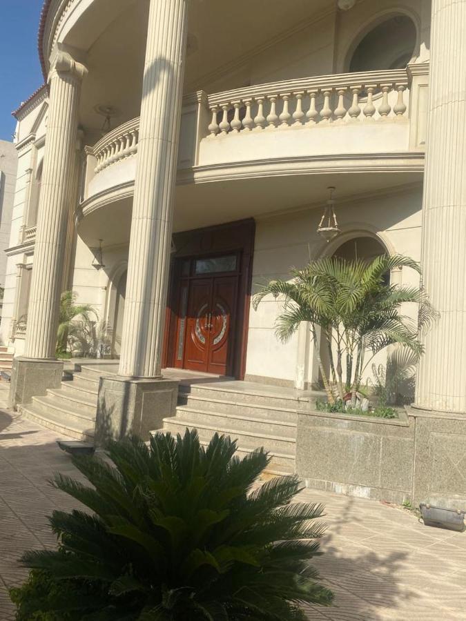 Super Luxurious With Large Landscape Areas Villa Kairo