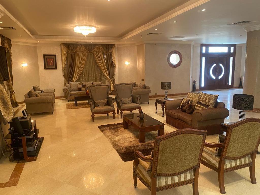 Villa Super Luxurious With Large Landscape Areas *