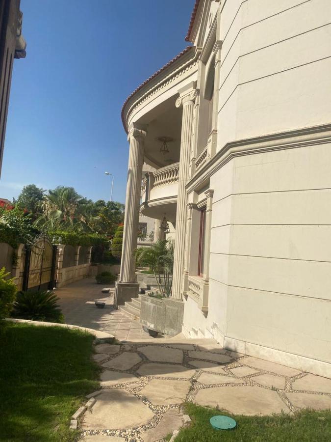 Super Luxurious With Large Landscape Areas Villa