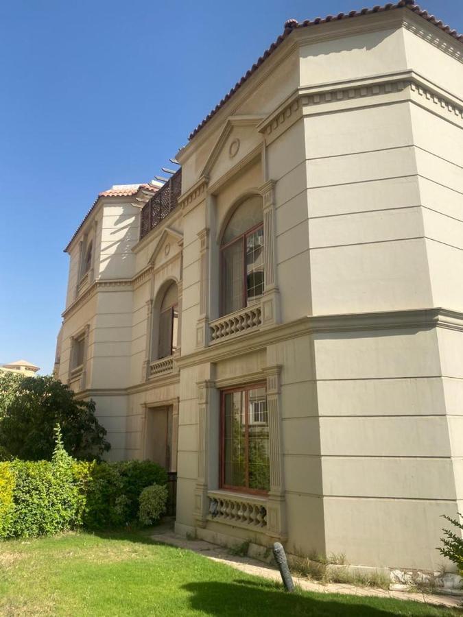 Super Luxurious With Large Landscape Areas Villa *