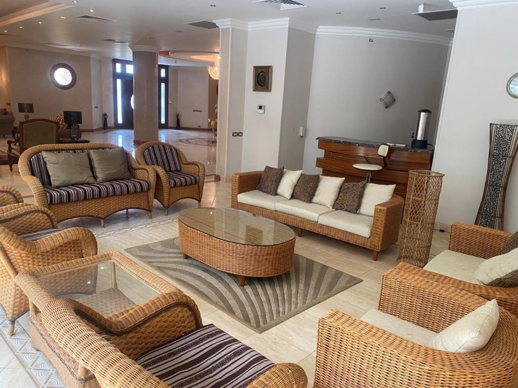 Super Luxurious With Large Landscape Areas * Kairo