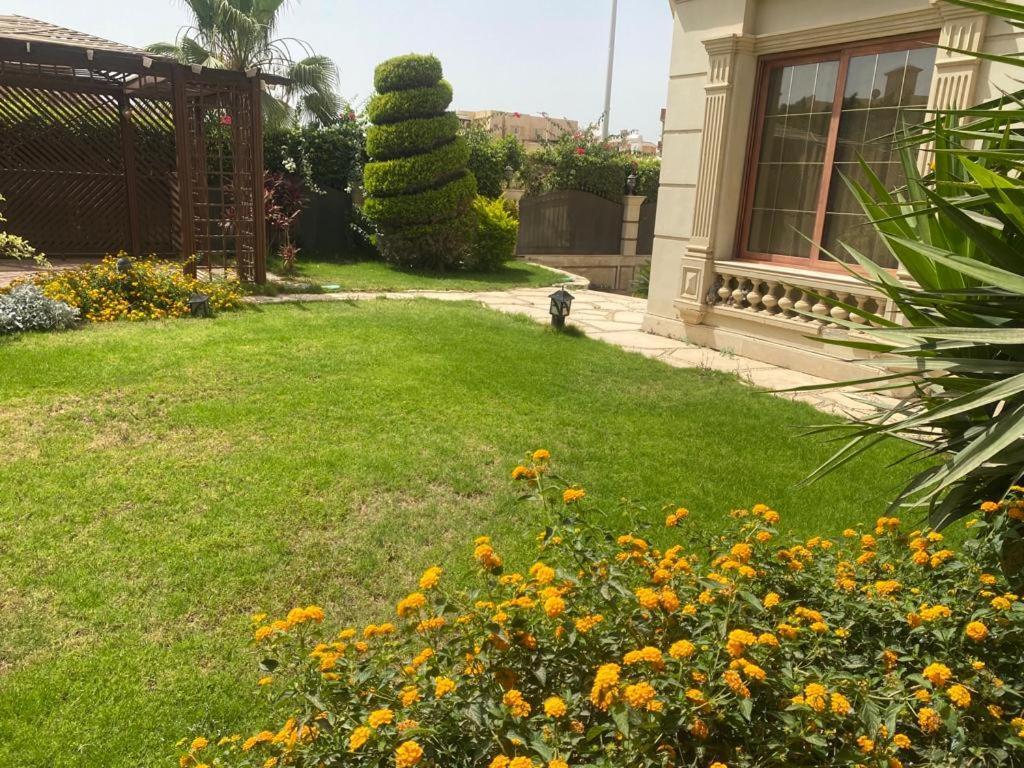 Super Luxurious With Large Landscape Areas Villa *