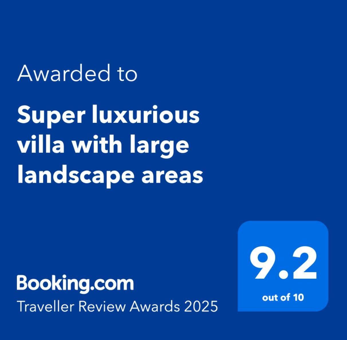Super Luxurious With Large Landscape Areas Kairo