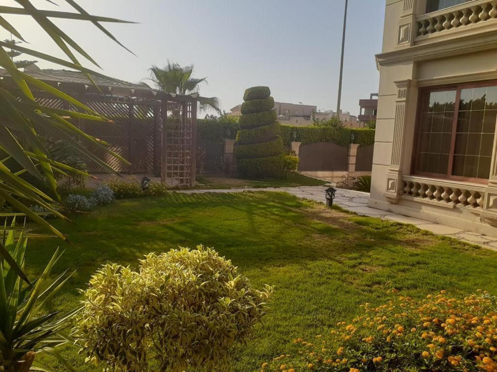 Super Luxurious With Large Landscape Areas Kahire