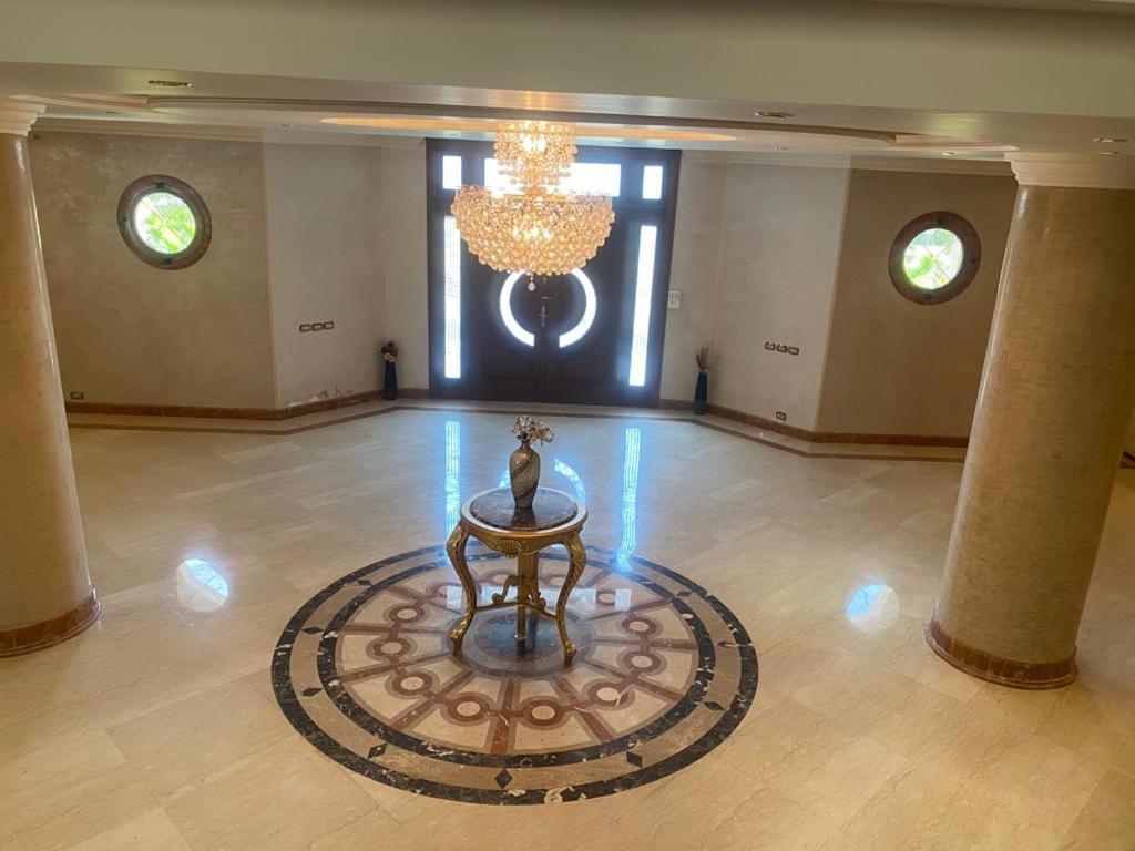 Super Luxurious With Large Landscape Areas Villa *