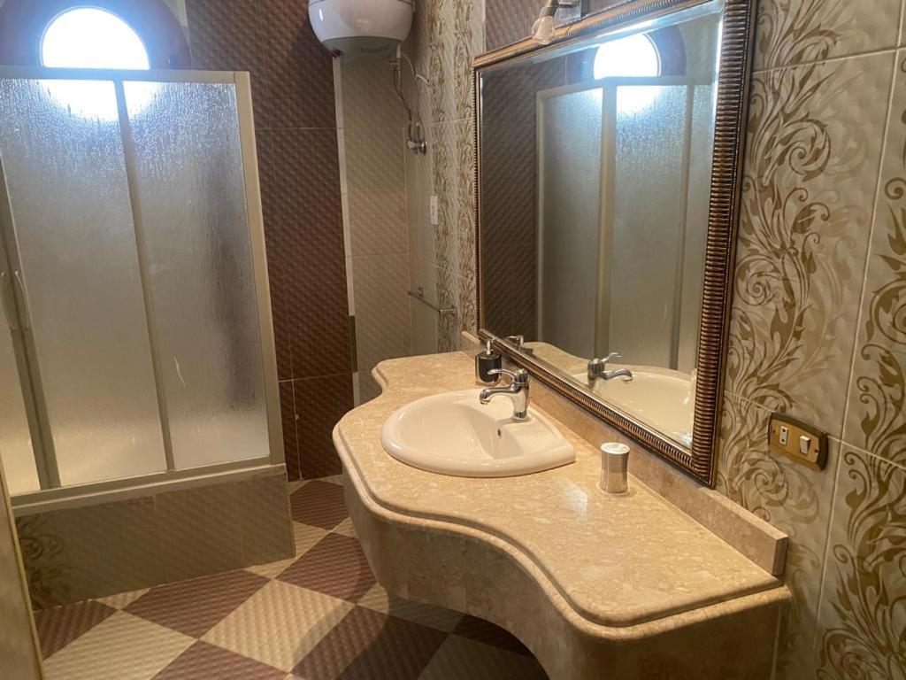 Super Luxurious With Large Landscape Areas Kahire